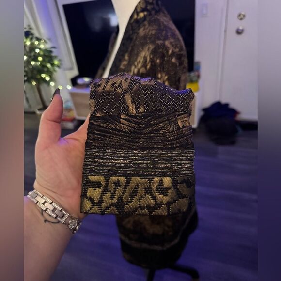 Gorgeous, black and gold layering jacket perfect the holidays - Picture 3 of 4